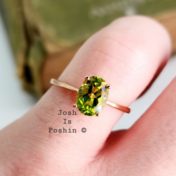 Classic four prong solitaire 1.1CTW peridot ring in rose gold over silver - Picture 5 of 9